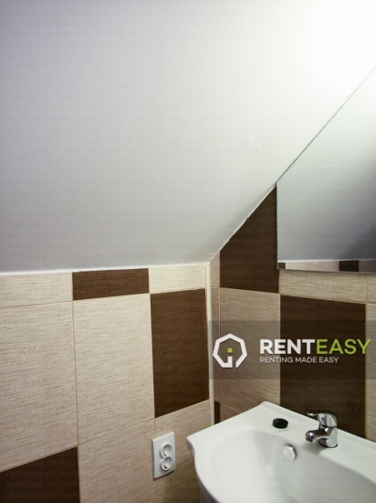 Apartament cu 5 Camere de Inchiriat la Vila in Nicolina