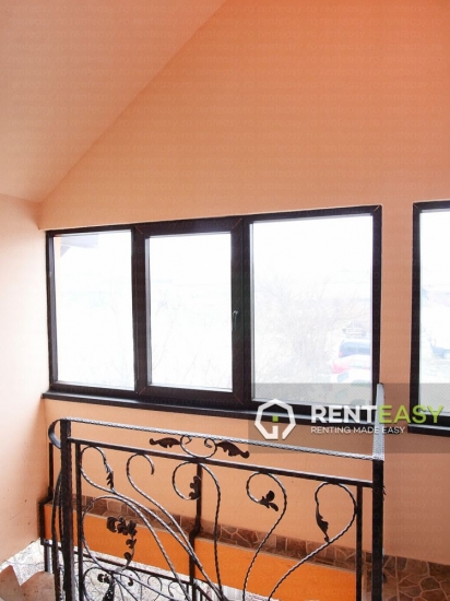 Apartament cu 5 Camere de Inchiriat la Vila in Nicolina