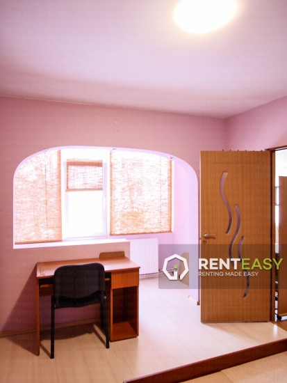Apartament cu 2 Camere in Podul Ros de Inchiriat