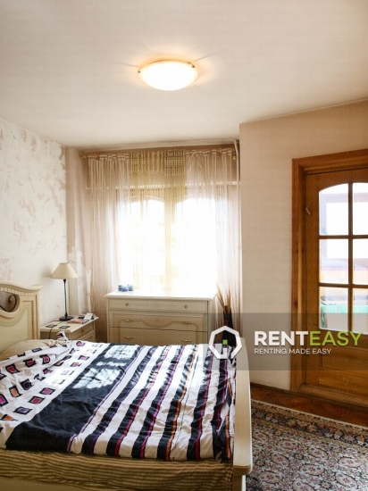 Apartament cu 4 Camere pentru Inchiriat in Centru - Moldova