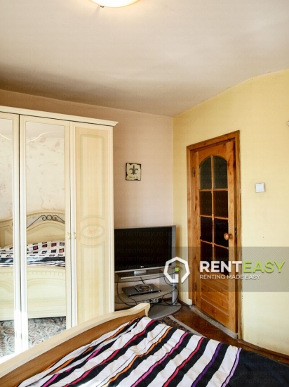 Apartament cu 4 Camere pentru Inchiriat in Centru - Moldova