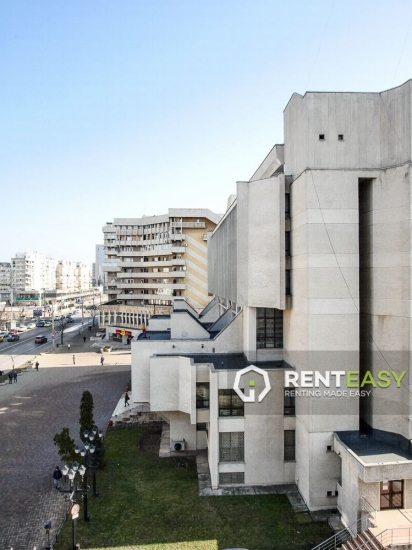 Apartament cu 4 Camere pentru Inchiriat in Centru - Moldova