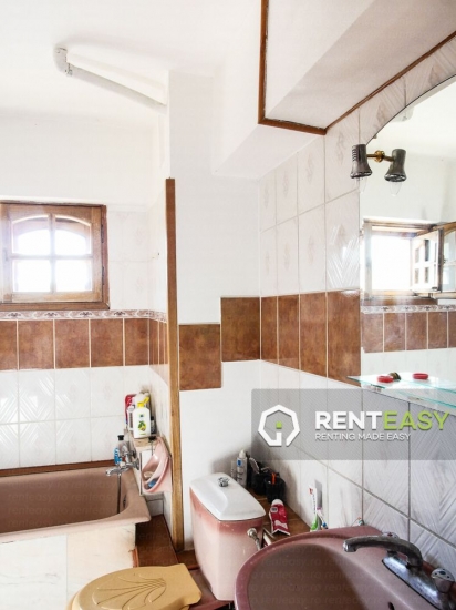Apartament cu 4 Camere pentru Inchiriat in Centru - Moldova