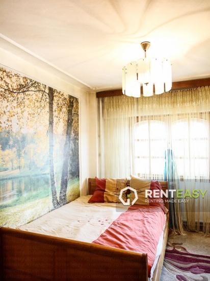Apartament cu 4 Camere pentru Inchiriat in Centru - Moldova