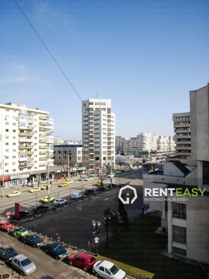 Apartament cu 4 Camere pentru Inchiriat in Centru - Moldova