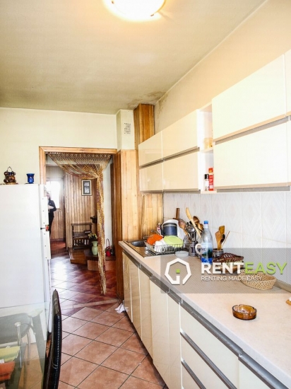 Apartament cu 4 Camere pentru Inchiriat in Centru - Moldova