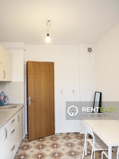 Apartament decomandat cu 3 Camere pentru Inchiriat in zona Podul de Fier