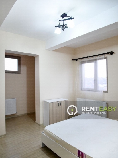 Apartament cu 3 Camere pentru Inchiriat in zona Sararie