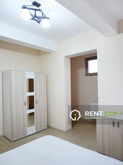Apartament cu 3 Camere pentru Inchiriat in zona Sararie