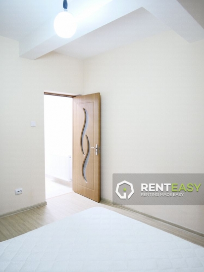 Apartament cu 3 Camere pentru Inchiriat in zona Sararie