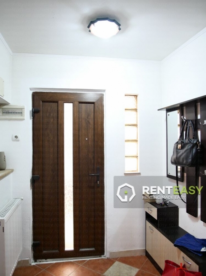 Vila cu 3 camere pentru inchiriat in zona Sararie