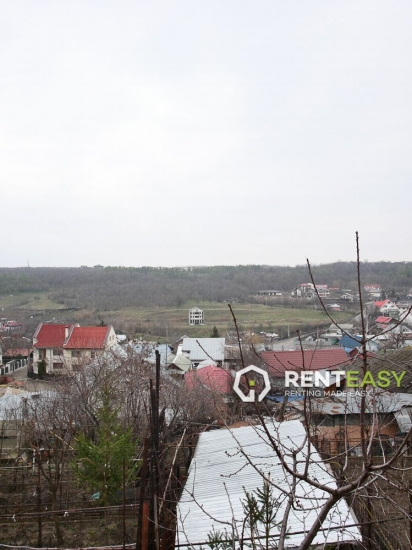 Vila cu 3 camere pentru inchiriat in zona Sararie