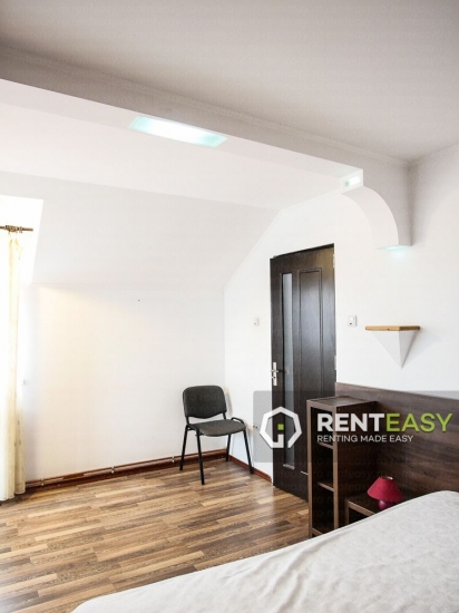 Vila cu 3 camere pentru inchiriat in zona Sararie