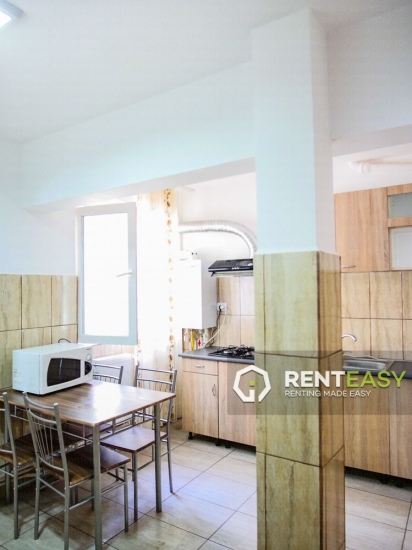 Apartament decomandat cu 3 camere de inchiriat in Piata Unirii