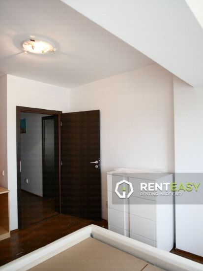 Apartament cu 4 camere de inchiriat in Centru - Podul de Fier