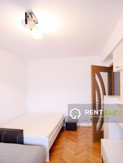 Apartament cu 3 camere de inchiriat in zona Moldova Mall