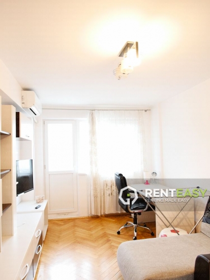Apartament cu 3 camere de inchiriat in zona Moldova Mall