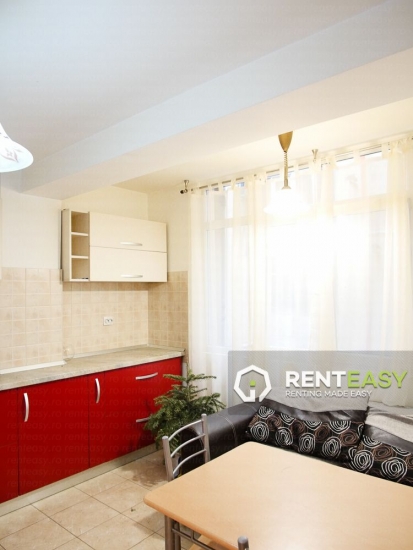 Apartament cu 3 camere de inchiriat in zona Moldova Mall