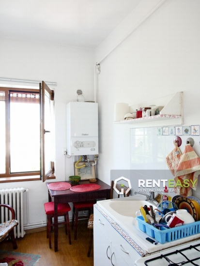 Apartament decomandat cu 2 camere de inchiriat in Centru - Arcu