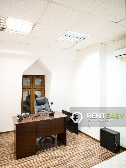 Casa cu 7 camere de inchiriat in Centru