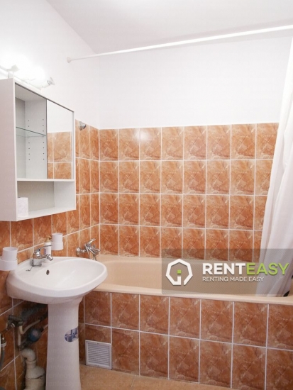 Apartament cu 2 camere de inchiriat in Centrul orasului langa Palas