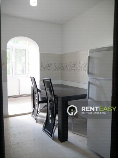 Apartament cu 3 camere de inchiriat in Centru langa Palas