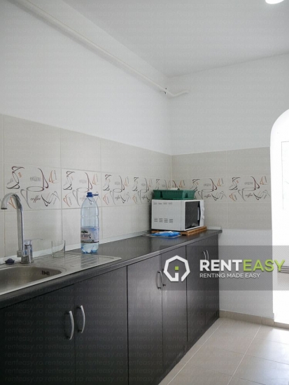 Apartament cu 3 camere de inchiriat in Centru langa Palas
