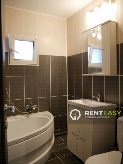 Apartament cu 3 camere de inchiriat in Centru langa Palas