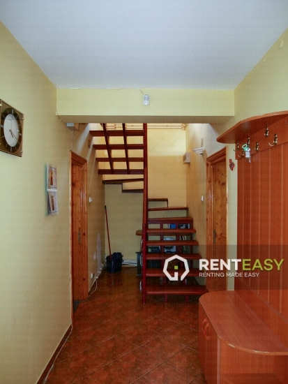 Vila cu 4 camere de inchiriat in zona Sfantul Andrei - Podul de Piatra
