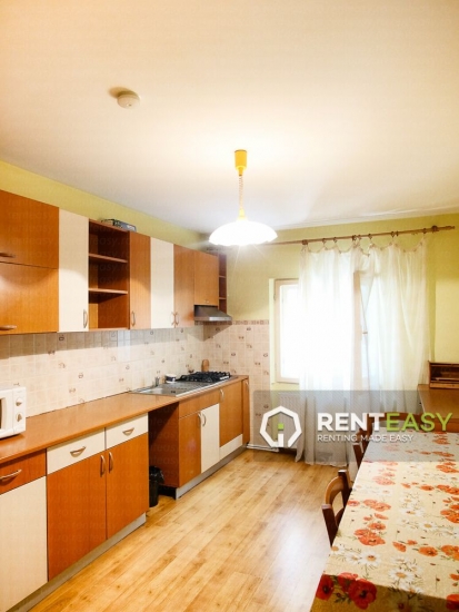 Vila cu 4 camere de inchiriat in zona Sfantul Andrei - Podul de Piatra