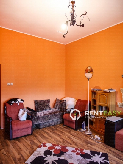 Apartament cu 2 camere si curte de inchiriat in Centru - Targu Cucu