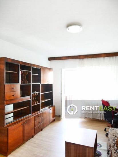 Apartament decomandat cu 3 camere de inchiriat in Hala Centrala