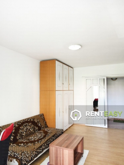 Apartament decomandat cu 3 camere de inchiriat in Hala Centrala