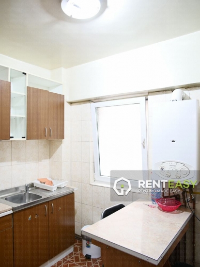 Apartament decomandat cu 3 camere de inchiriat in Hala Centrala