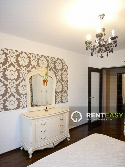 Apartament de lux cu 3 camere in zona Podu Ros de inchiriat