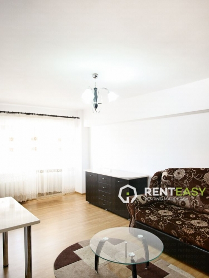 Apartament cu 3 camere pe Stefan cel Mare de inchiriat