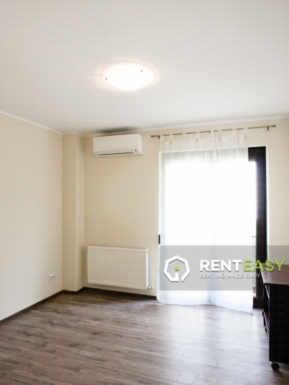 Apartament de lux cu 3 camere de inchiriat in Podul de Fier
