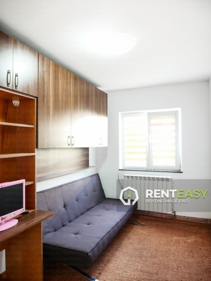 Apartament cu 3 camere in Podul de Fier de inchiriat