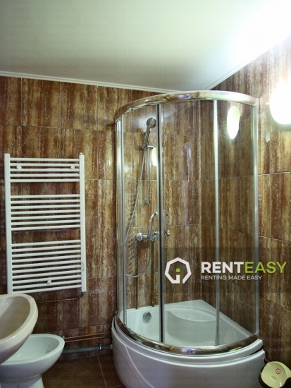 Apartament cu 3 camere in Podul de Fier de inchiriat