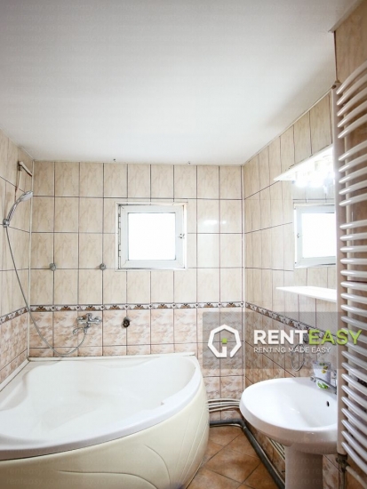 Apartament 3 camere de inchiriat in zona Pacurari