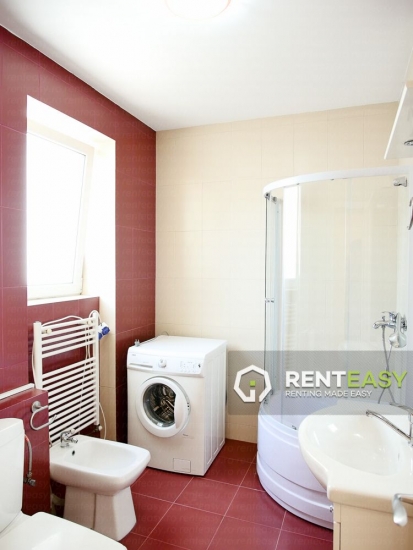 Apartament cu 3 camere in Centru - Tarom de inchiriat