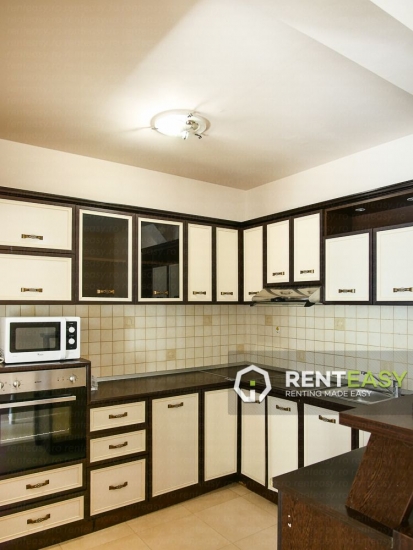 Apartament cu 3 camere in Centru - Tarom de inchiriat