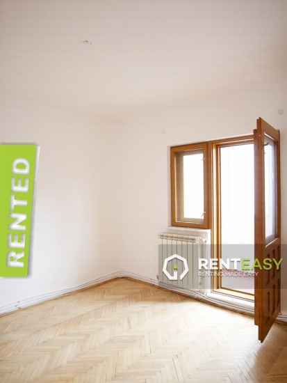 Apartament cu 3 camere in Targu Cucu de inchiriat