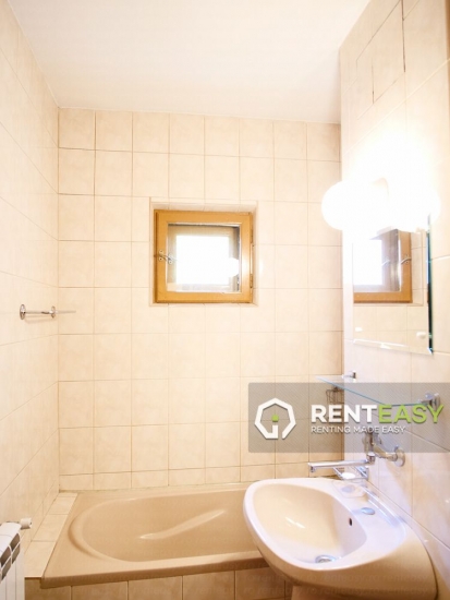 Apartament cu 3 camere in Targu Cucu de inchiriat
