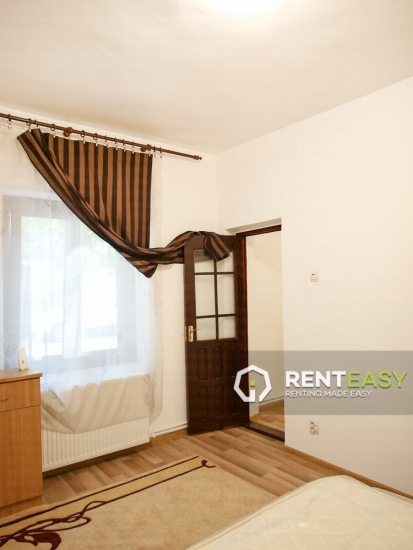 Vila cu 3 camere de inchiriat in zona Arcu