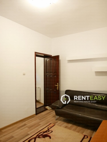 Vila cu 3 camere de inchiriat in zona Arcu
