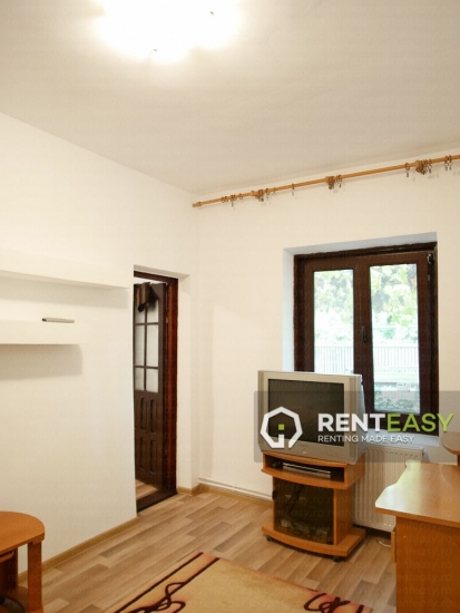 Vila cu 3 camere de inchiriat in zona Arcu