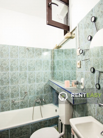 Vila cu 3 camere de inchiriat in zona Arcu