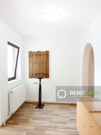 Vila cu 3 camere de inchiriat in zona Arcu