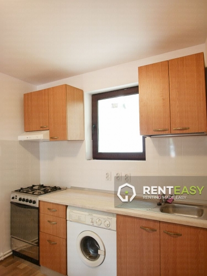 Vila cu 3 camere de inchiriat in zona Arcu
